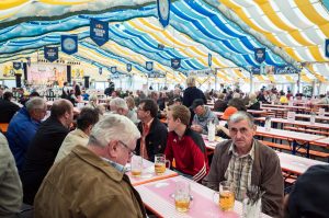 Rieder Volksfest, ausmoff; © Bernhard Wolf