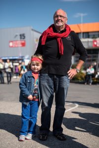 Zu anständigem Menschen erziehen.Wir leben den Kindern vor, dass man rechtschaffend ist.